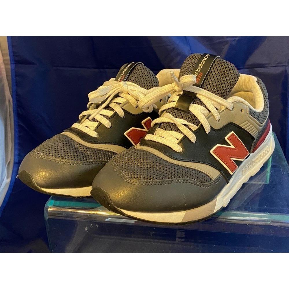 New Balance 997H Grey Black Red Boys Size 6.5 Sneakers GR997HHY